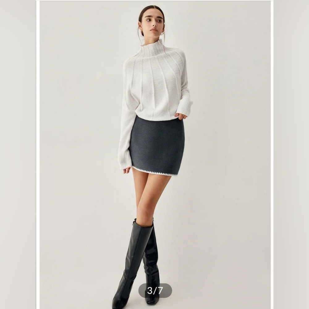 Piping Mock Neck Long Sleeve Knit Top - Picture 4 of 5